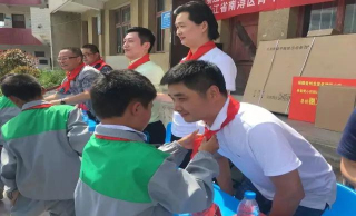 建設希望小學，參與青少年公益活動